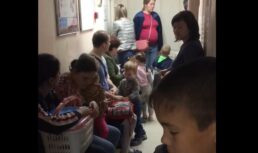 Астраханцы пожаловались на огромную очередь в поликлинике