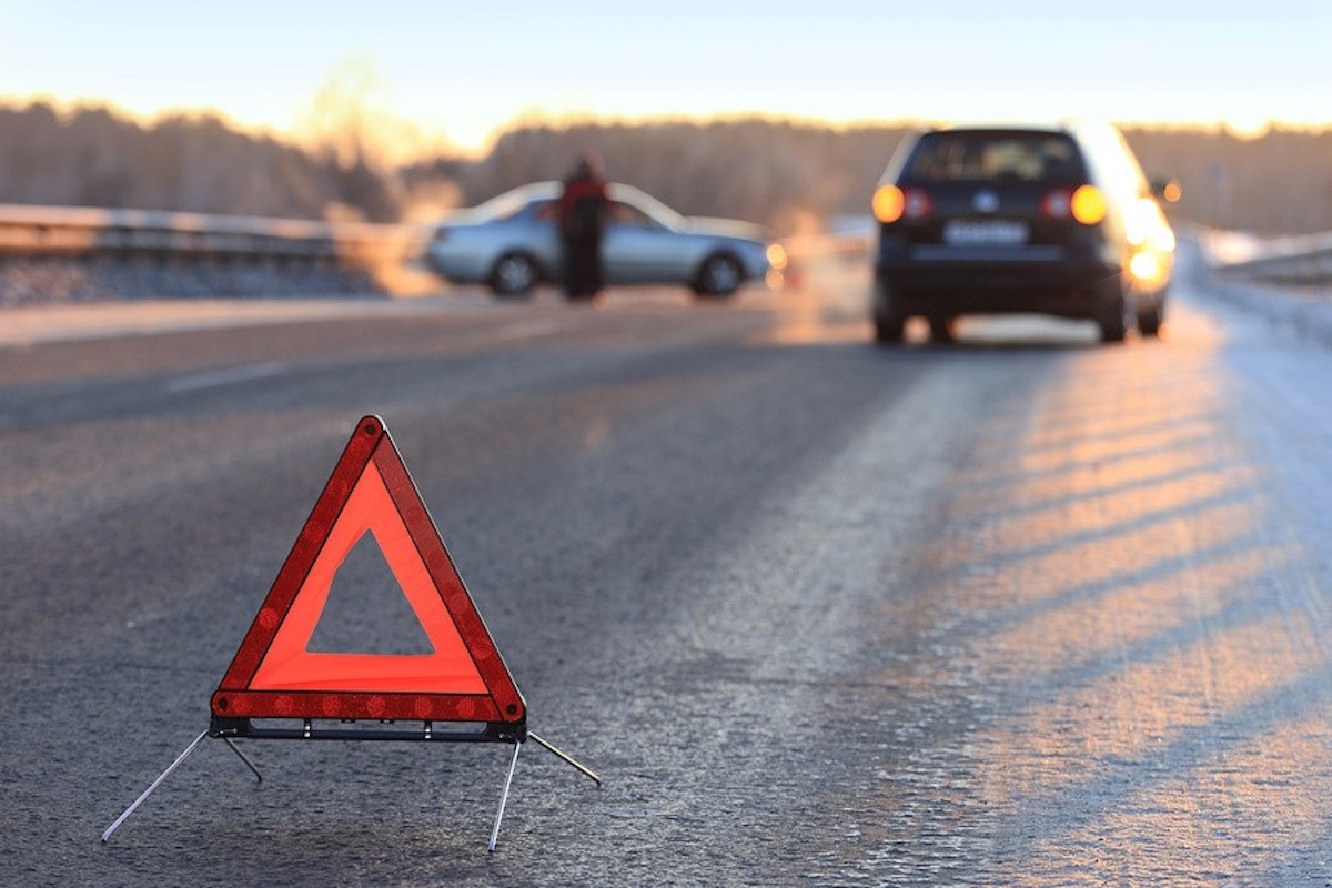 На волгоградской трассе столкнулись два автомобиля, есть пострадавшие