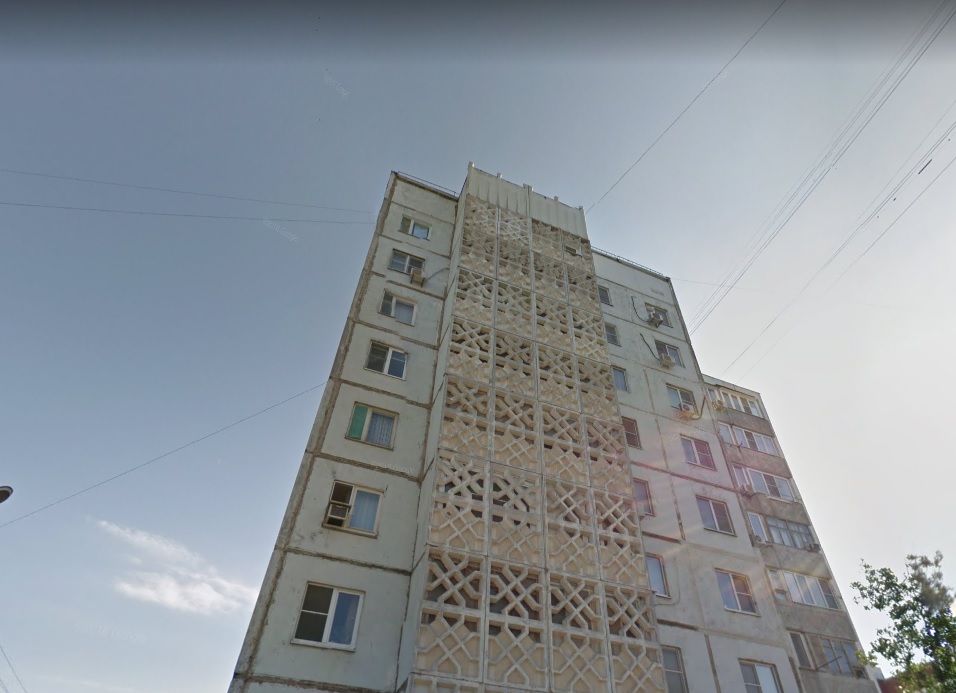 В Кировском районе женщина выпала с балкона