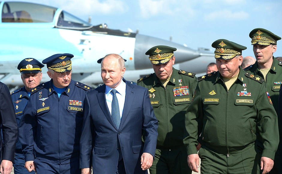 Владимир Путин посетил ахтубинский летный центр