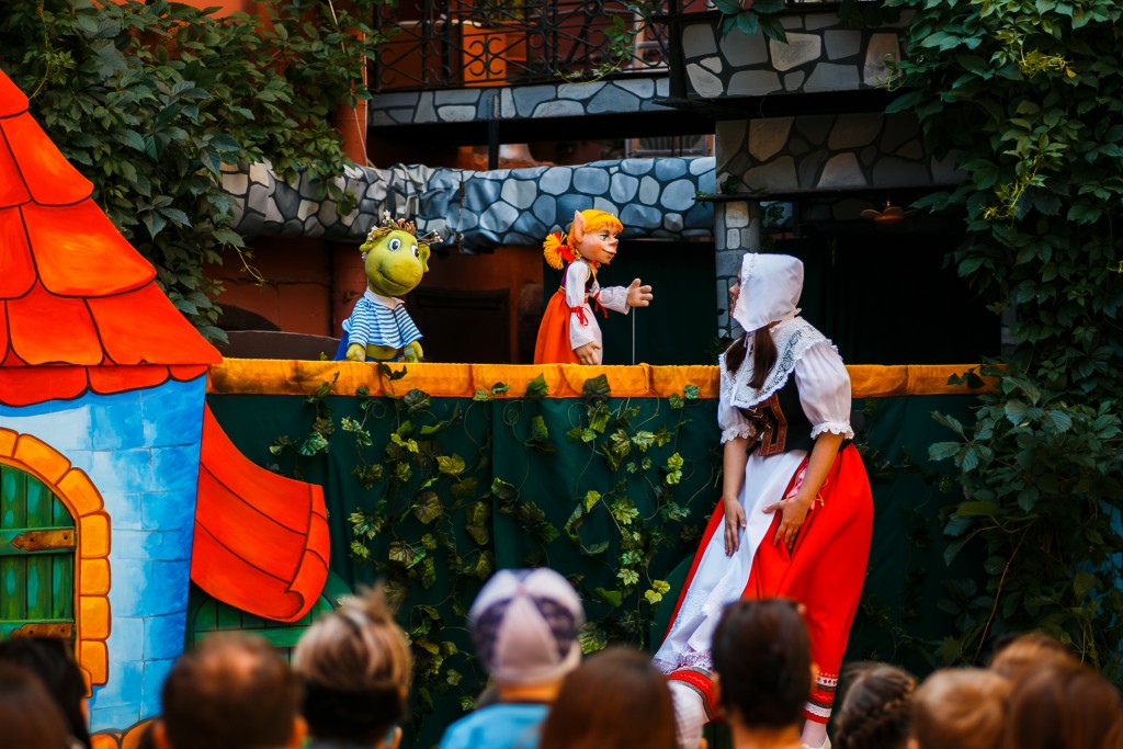 Театр кукол приглашает на спектакли под открытым небом