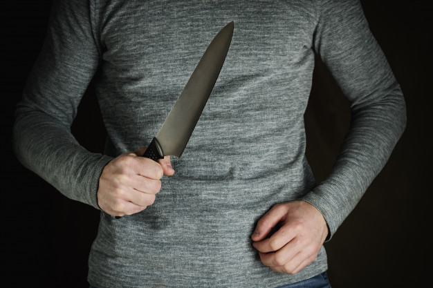 Сын не хотел помогать по хозяйству и получил удар ножом от отца