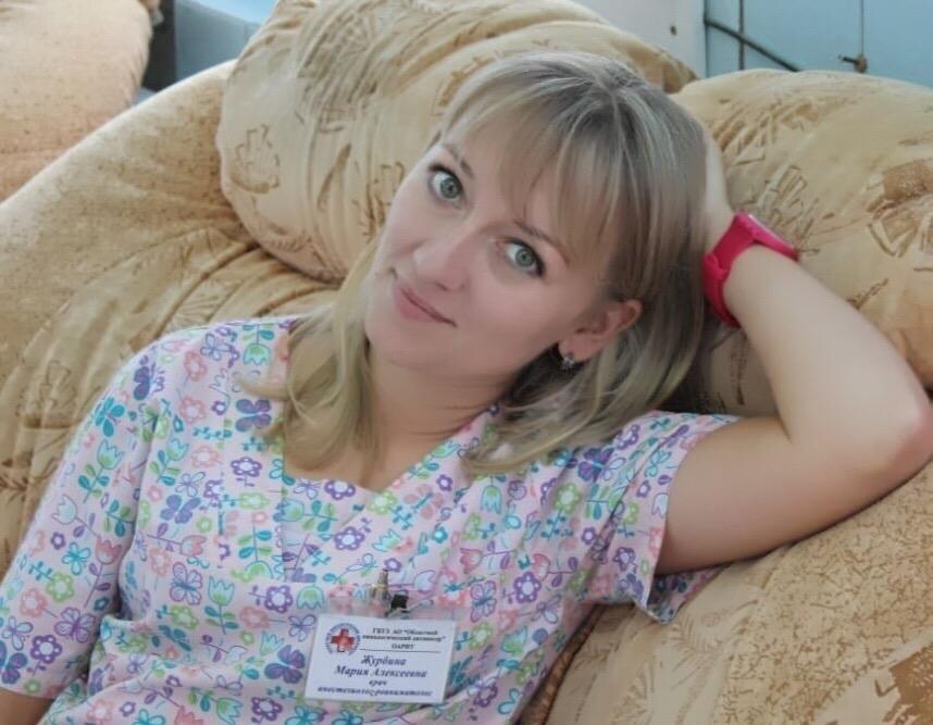 Астраханский врач спас пассажирку в самолете