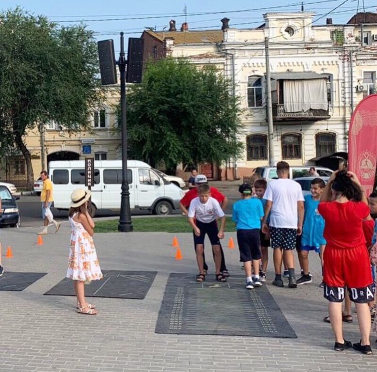 На Центральной набережной астраханцы сдали нормы ГТО