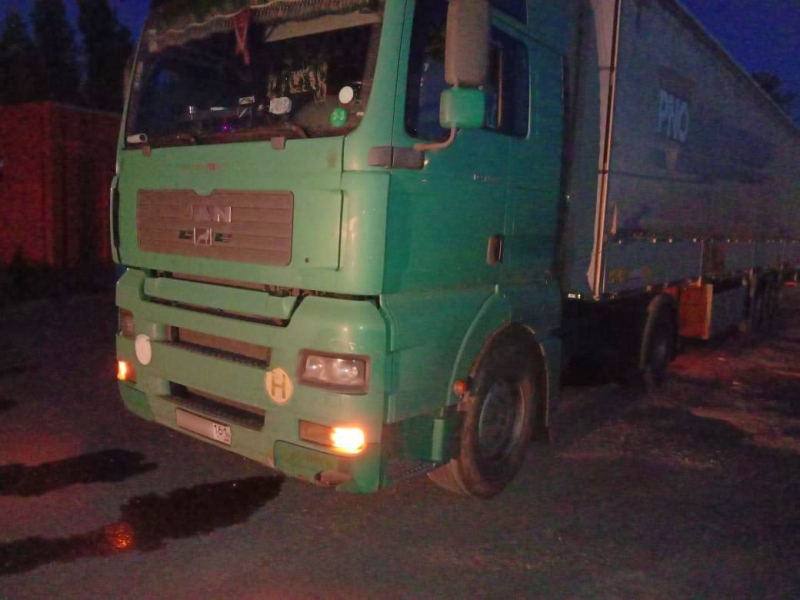 Под Астраханью грузовик сбил пешехода насмерть