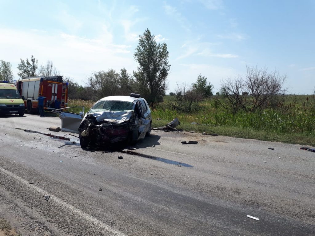 В ДТП на трассе «Волгоград - Астрахань» погибли трое, в том числе ребенок 