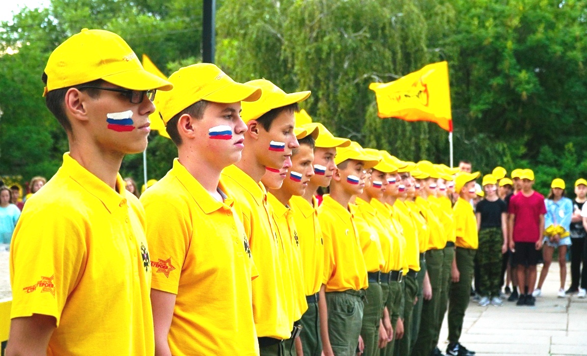Росгвардейцы приняли участие в открытии лагеря «Страна героев»