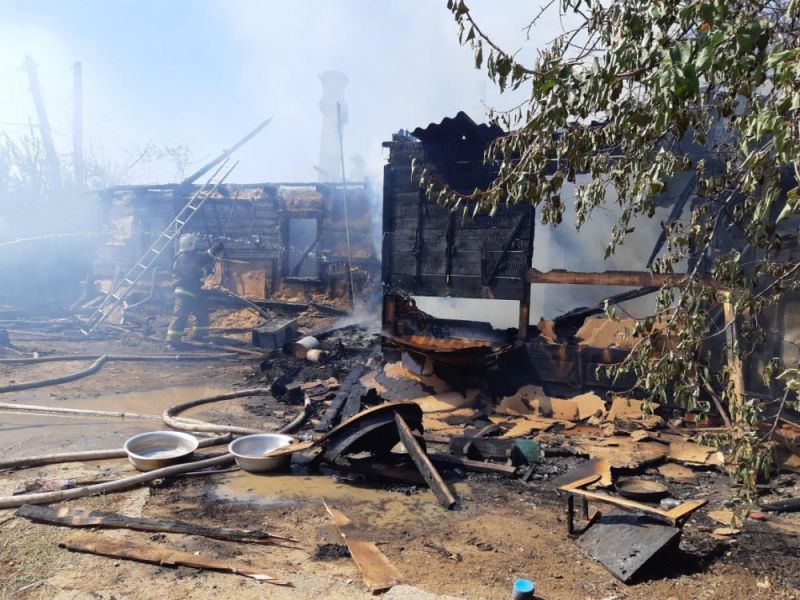 В Трусовском районе сгорел частный дом