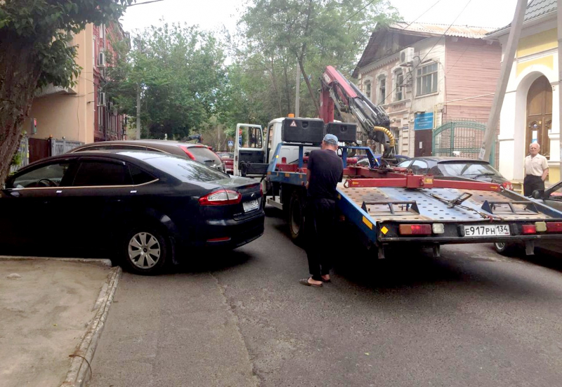 В Астрахани штрафовали и водителей, и пешеходов