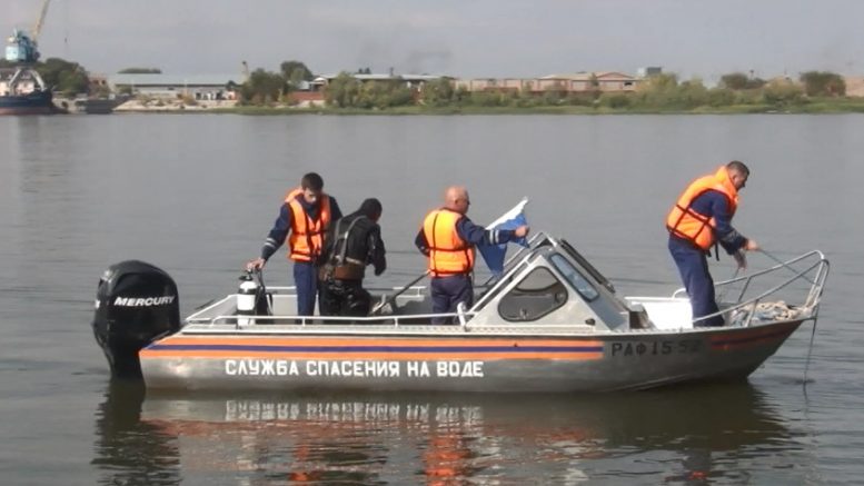 Лодку очередного пропавшего рыбака обнаружили затонувшей