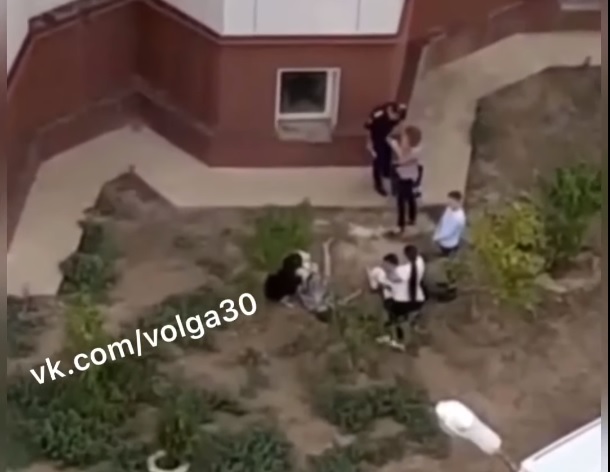 Астраханец выбросил жену из окна