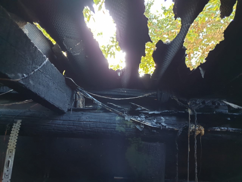 В Астрахани сгорели 2 гаража и 25 тонн сена