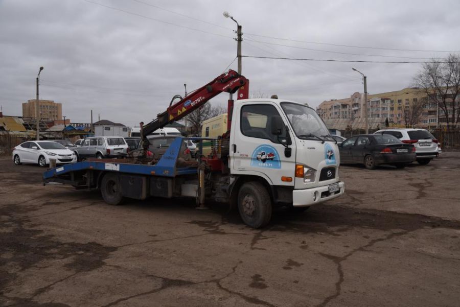 В Астрахани снизилась цена на эвакуацию задержанных авто