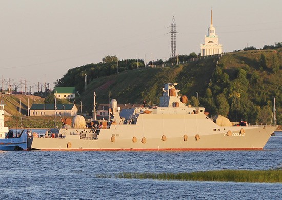 Корабли Каспийской флотилии вышли в море на тренировку