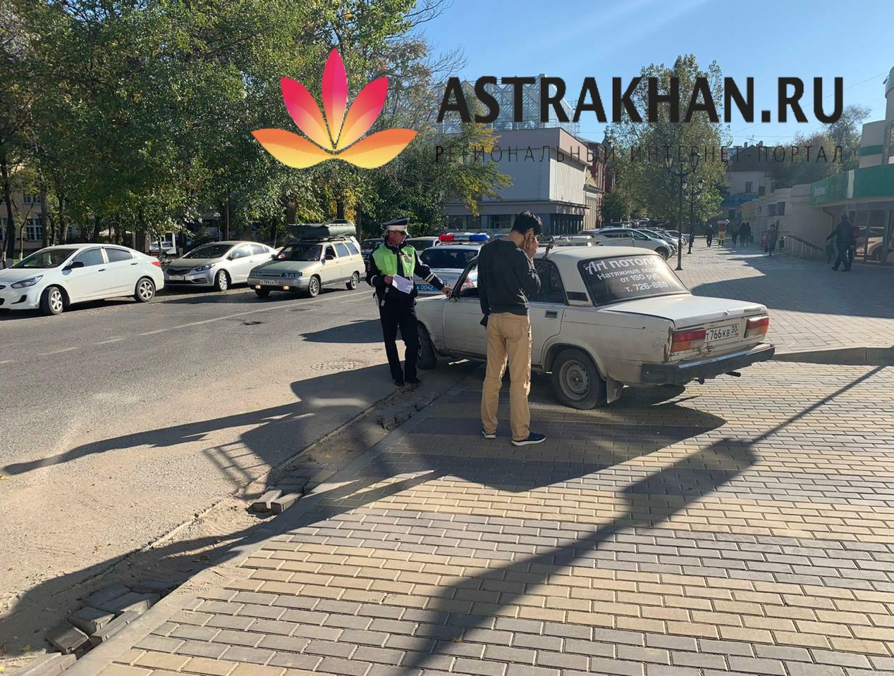 На улице Ахматовской начали штрафовать нарушителей