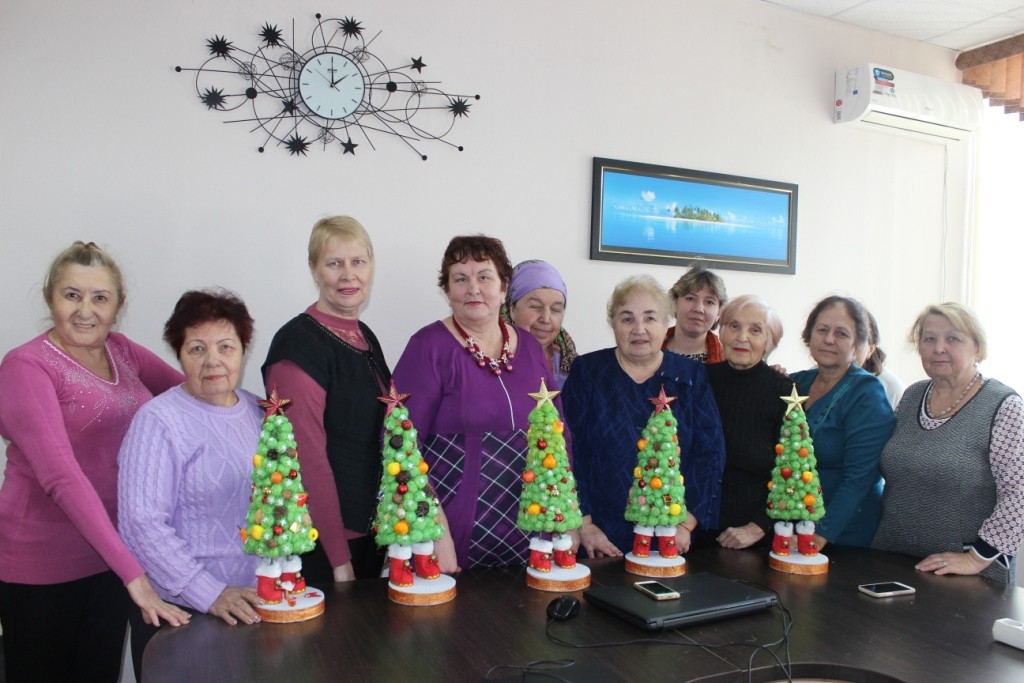 В Астраханской области заработали новогодние мастерские