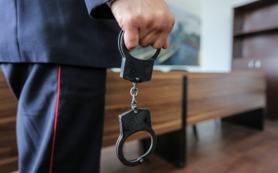 Астраханец оскорбил и схватил за руку сотрудницу полиции
