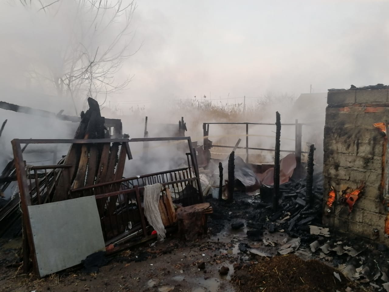 В Астрахани потушили 3 крупных пожара