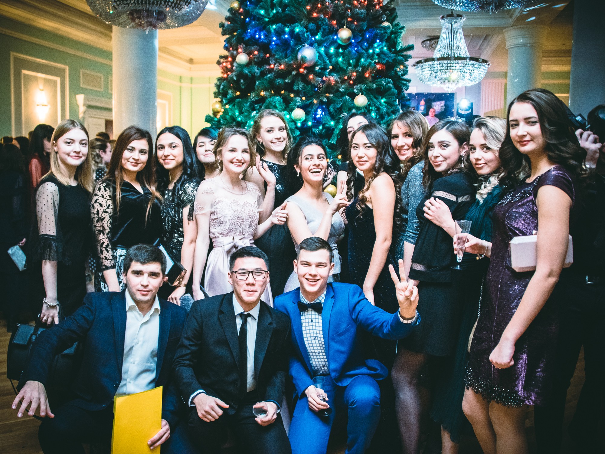 В Астрахани прошел Губернаторский молодежный бал