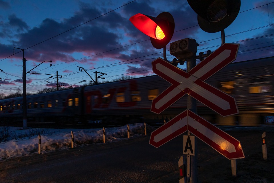 Ночью закроют железнодорожный переезд