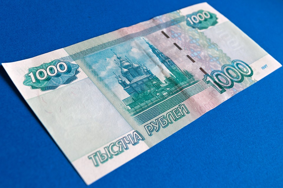 В Астраханской области супругам подарили фальшивую тысячу рублей
