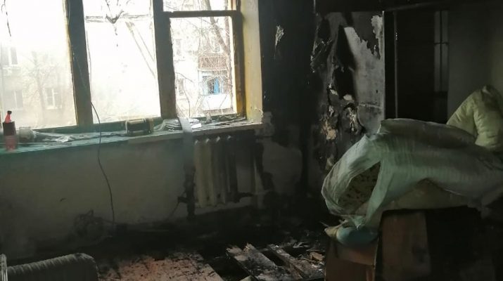 Астраханские пожарные тушили квартиру и летнюю кухню