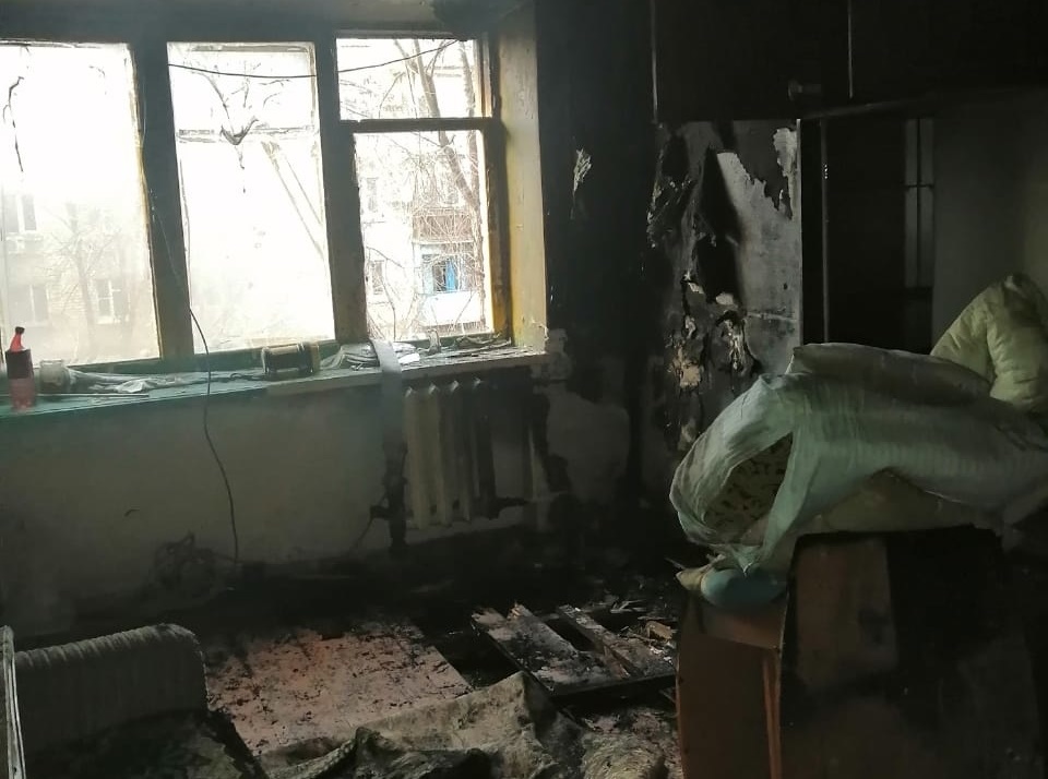 Астраханские пожарные тушили квартиру и летнюю кухню