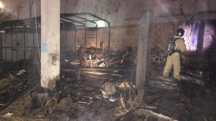 В Астрахани спасатели потушили 2 крупных пожара