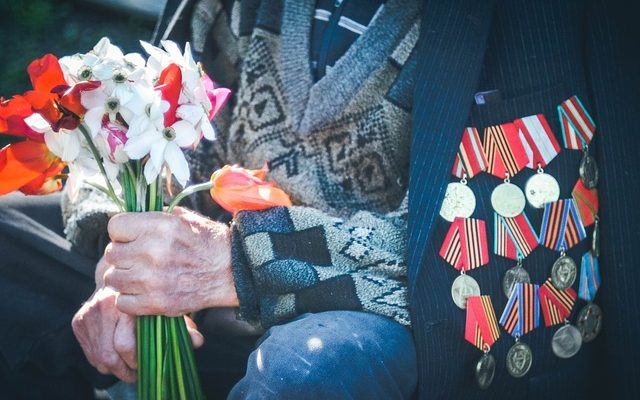 Астраханские ветераны получат региональные выплаты к юбилею Победы