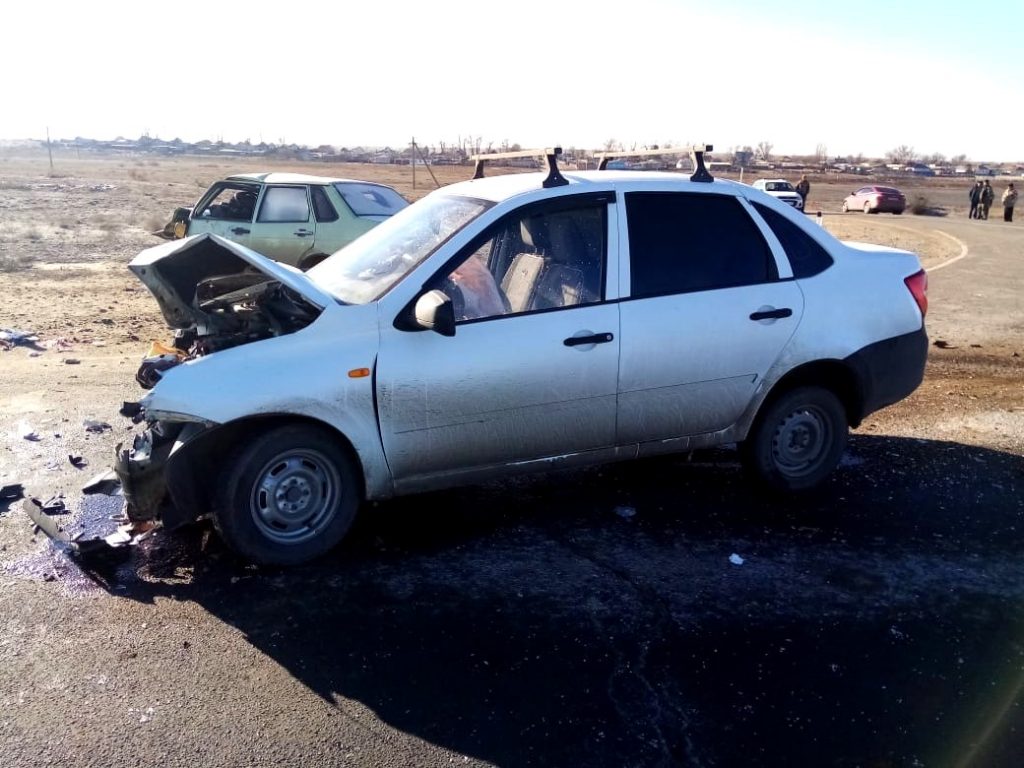 На трассе "Астрахань - Элиста" столкнулись две Лады, есть пострадавшие