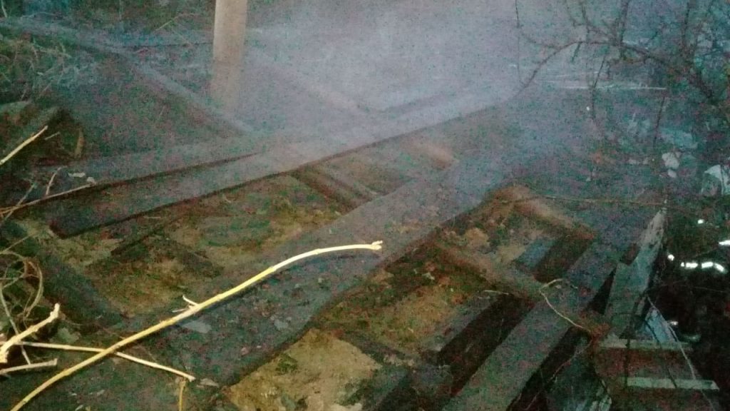 В Астрахани сгорела баня