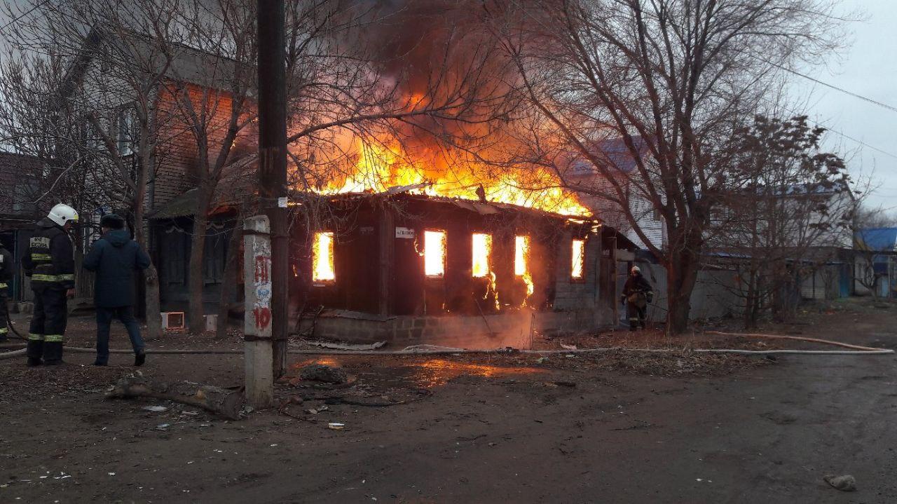В Астраханской области опять горели дома, спасены двое