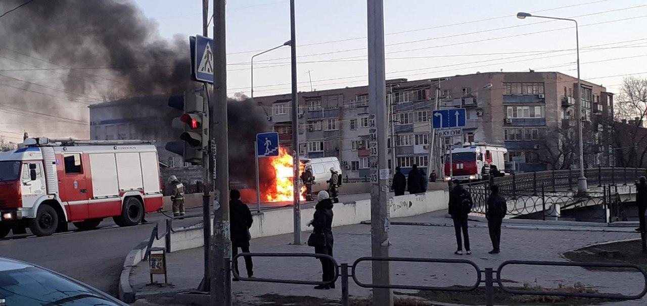 В Астрахани на центральной улице загорелась «Газель»