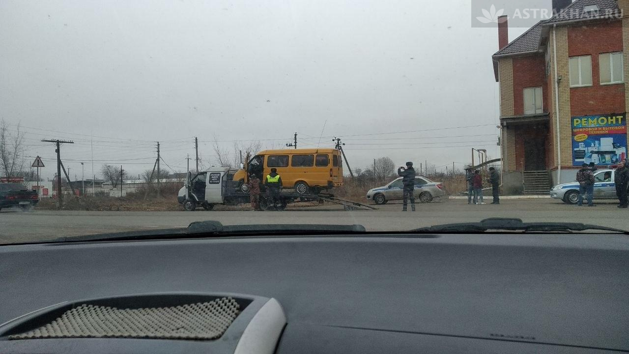 В Камызякском районе эвакуировали маршрутки