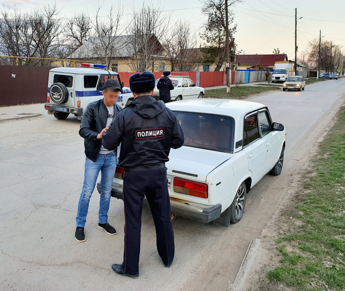 Астраханец напал на полицейского