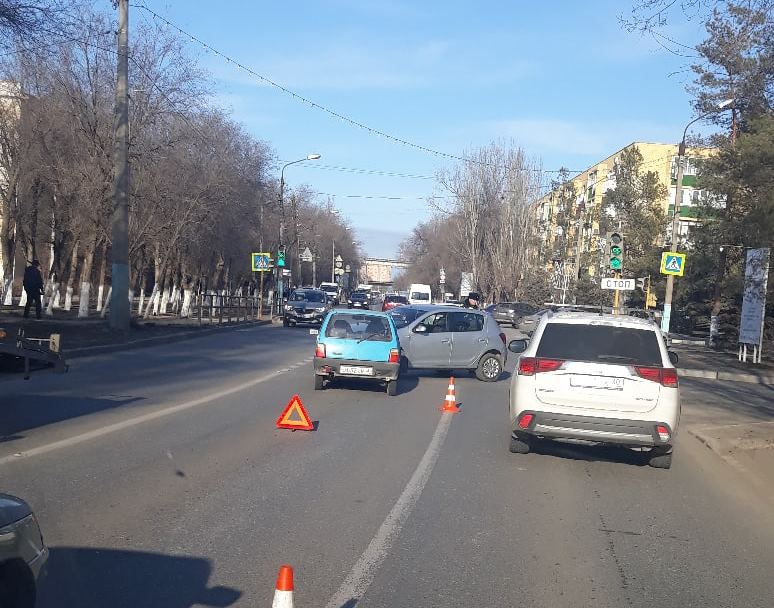 Астраханка пострадала в аварии на площади Заводской
