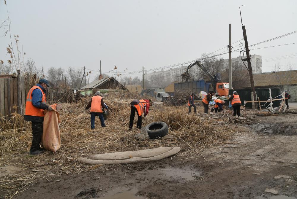 В Астрахани убирают свалки
