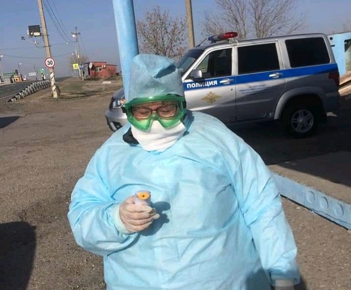 На границе Астрахани стоят врачи