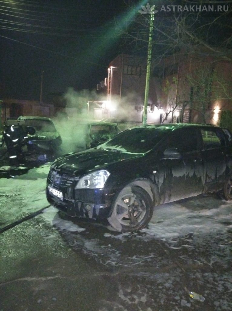 В Астрахани опять горели автомобили