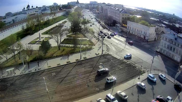 В Астрахани обновляют дорожное покрытие