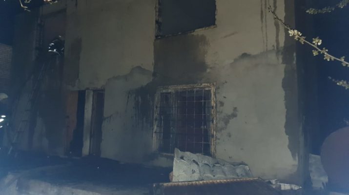 В Астрахани 6 человек спасли из горящего дома