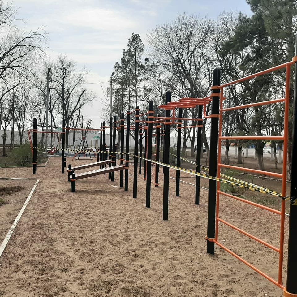 Трусовский район закрыли детские площадки