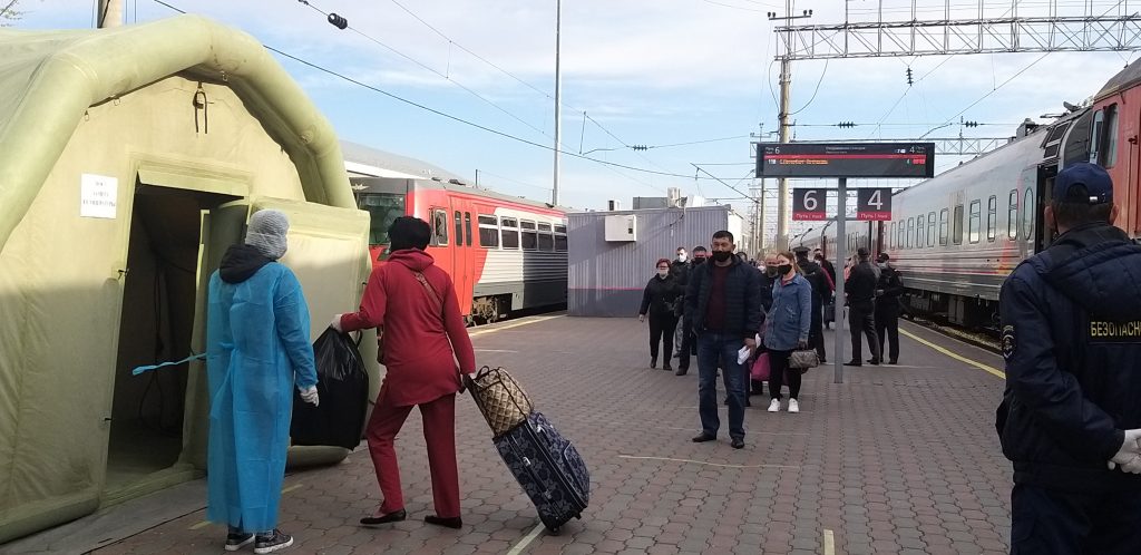 На Астраханском вокзале всем приезжим замеряют температуру 
