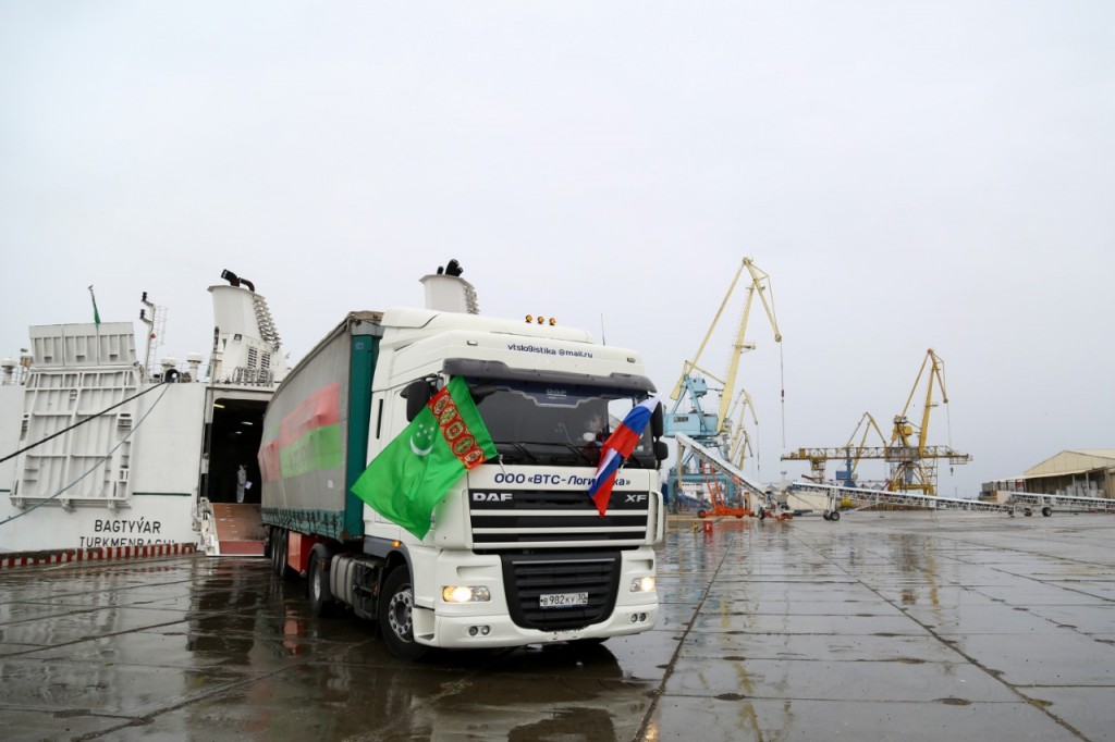 В Астрахань прибыл гуманитарный груз из Туркменистана