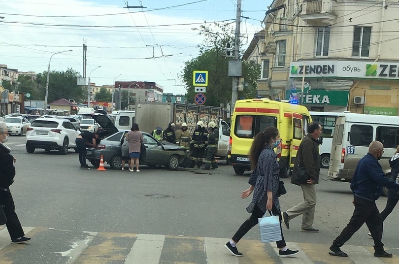 В аварии на улице Боевая пострадали женщина и ребёнок
