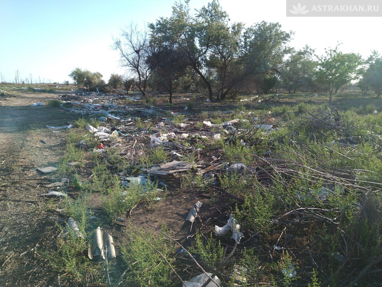 Без комментариев: за микрорайоном Казачий астраханцы устроили свалку строительного мусора