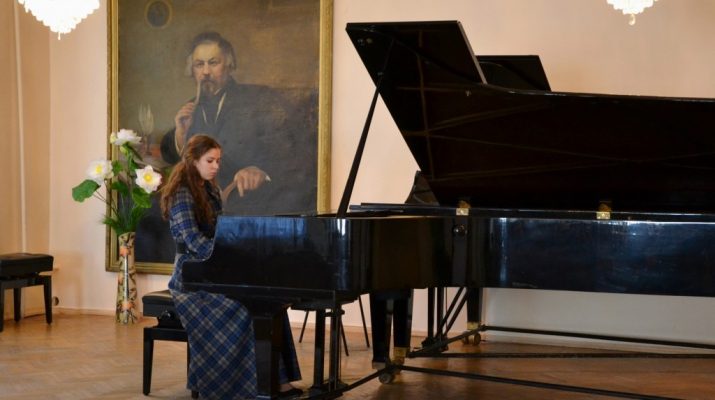 Астраханская студентка музыкального колледжа снова стала лауреатом международного конкурса