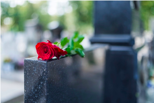 Астраханцам продлили запрет на посещение кладбищ