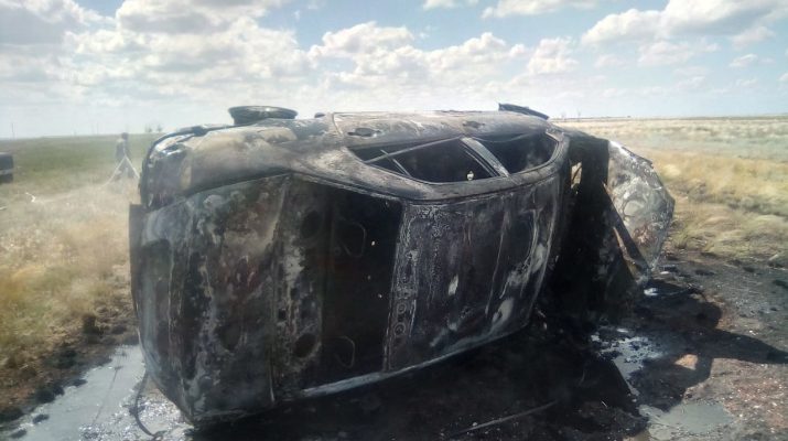в Астрахани сгорел автомобиль