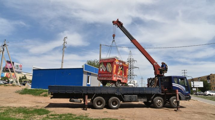В Астрахани вывезли 93 незаконных торговых ларьков